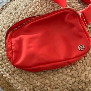 Lululemon belt bag everywhere